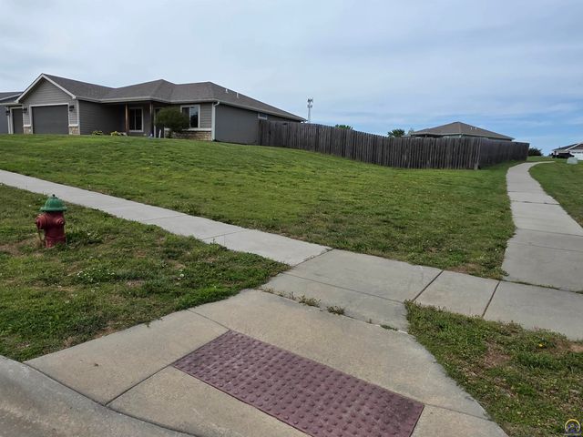 3334 SE 23rd ST, Topeka, KS 66605