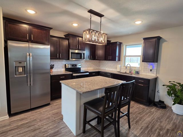 3334 SE 23rd ST, Topeka, KS 66605