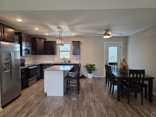 3334 SE 23rd ST, Topeka, KS 66605