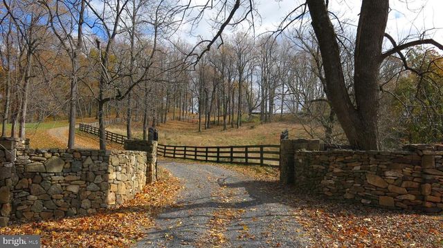 200 FOGG MOUNTAIN LN, Flint Hill, VA 22627