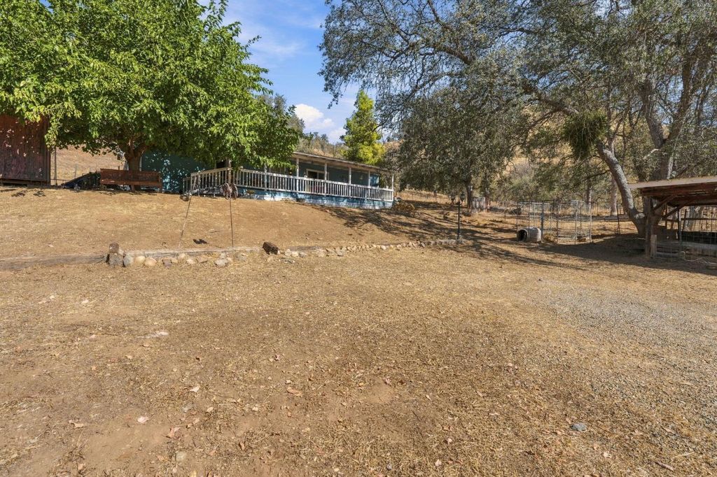 Image 10 of property listing at 38152 Ruth Hill Road, Yokuts Valley, CA 93675