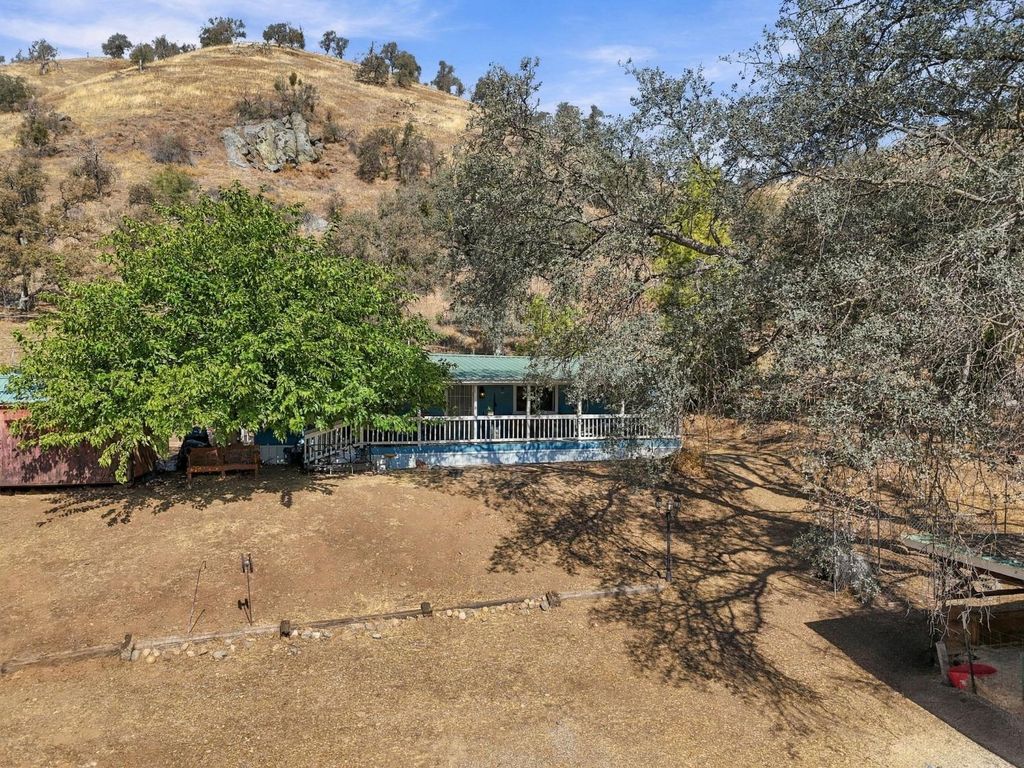 Image 13 of property listing at 38152 Ruth Hill Road, Yokuts Valley, CA 93675