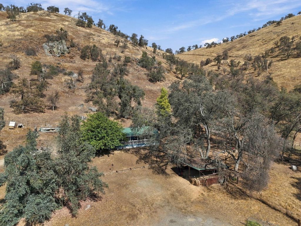 Image 15 of property listing at 38152 Ruth Hill Road, Yokuts Valley, CA 93675