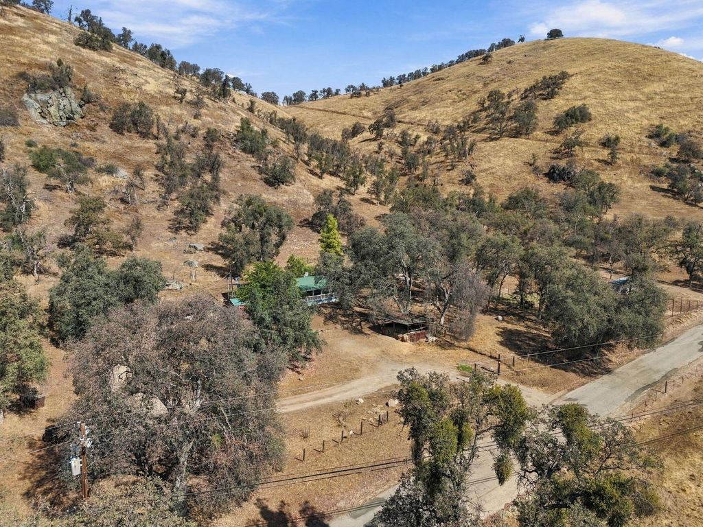 Image 16 of property listing at 38152 Ruth Hill Road, Yokuts Valley, CA 93675