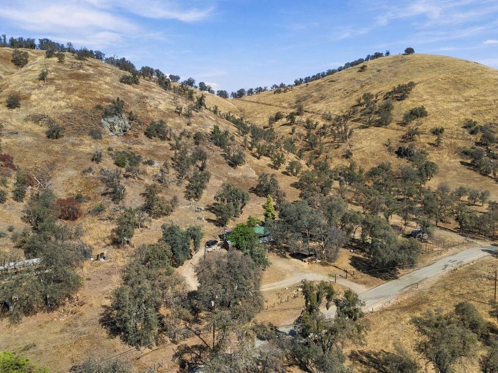 Image 18 of property listing at 38152 Ruth Hill Road, Yokuts Valley, CA 93675