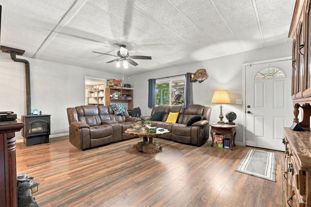Image 21 of property listing at 38152 Ruth Hill Road, Yokuts Valley, CA 93675