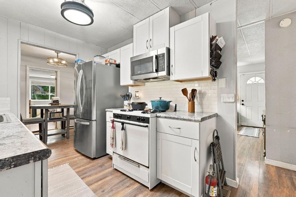 Image 29 of property listing at 38152 Ruth Hill Road, Yokuts Valley, CA 93675