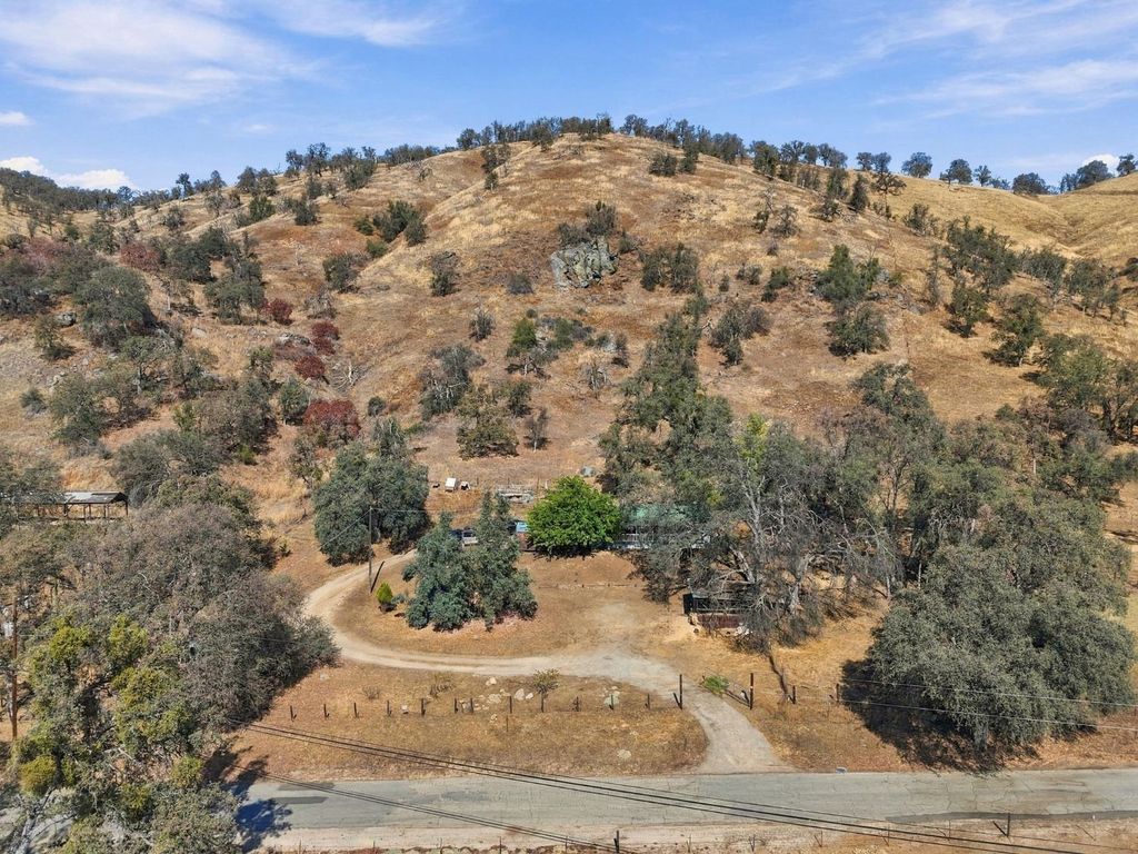 Image 3 of property listing at 38152 Ruth Hill Road, Yokuts Valley, CA 93675
