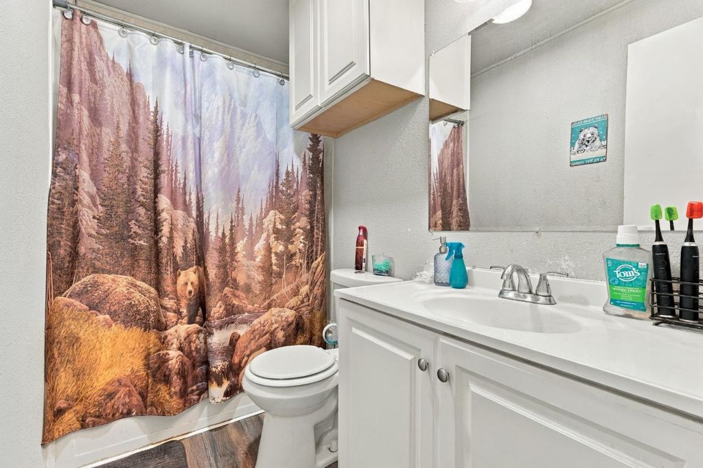 Image 32 of property listing at 38152 Ruth Hill Road, Yokuts Valley, CA 93675