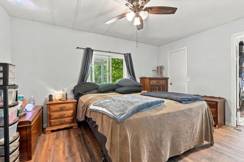 Image 36 of property listing at 38152 Ruth Hill Road, Yokuts Valley, CA 93675