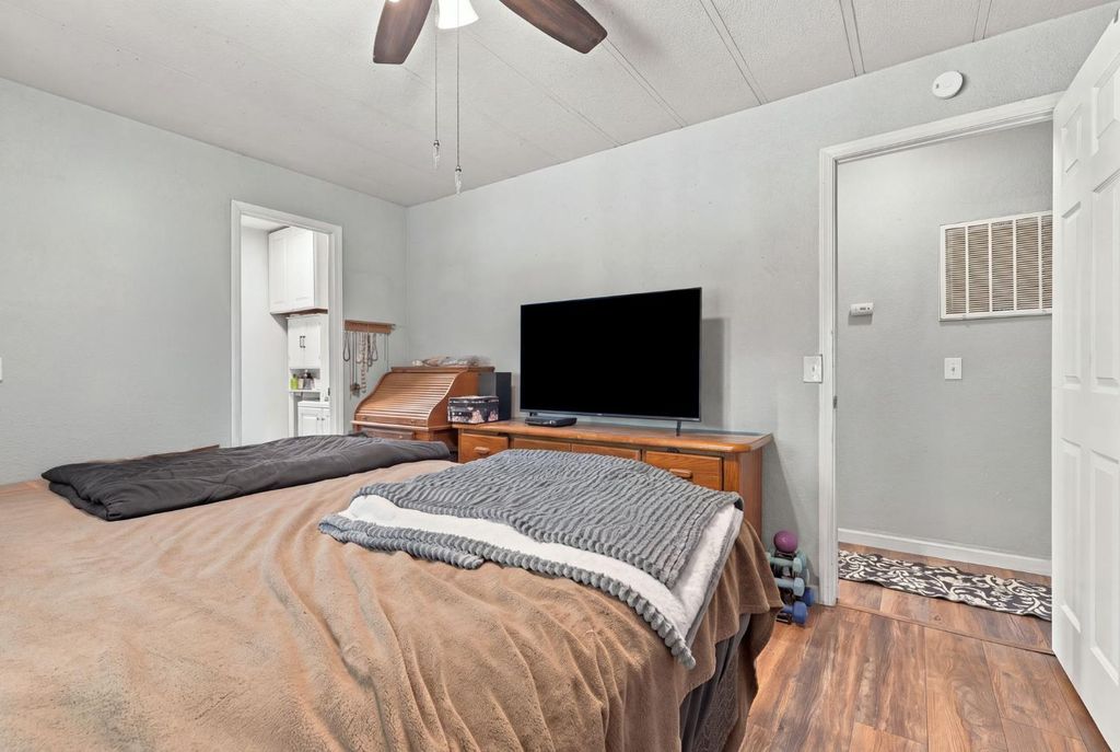 Image 37 of property listing at 38152 Ruth Hill Road, Yokuts Valley, CA 93675