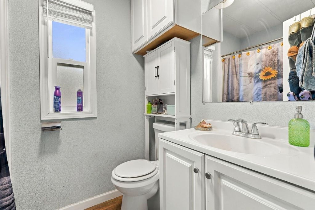 Image 39 of property listing at 38152 Ruth Hill Road, Yokuts Valley, CA 93675