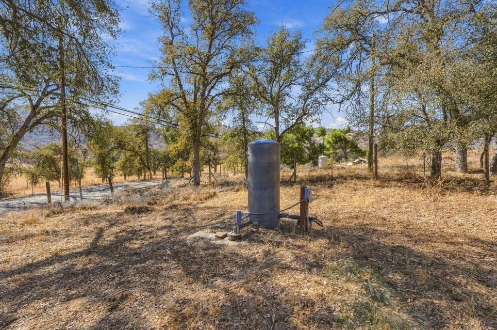 Image 44 of property listing at 38152 Ruth Hill Road, Yokuts Valley, CA 93675