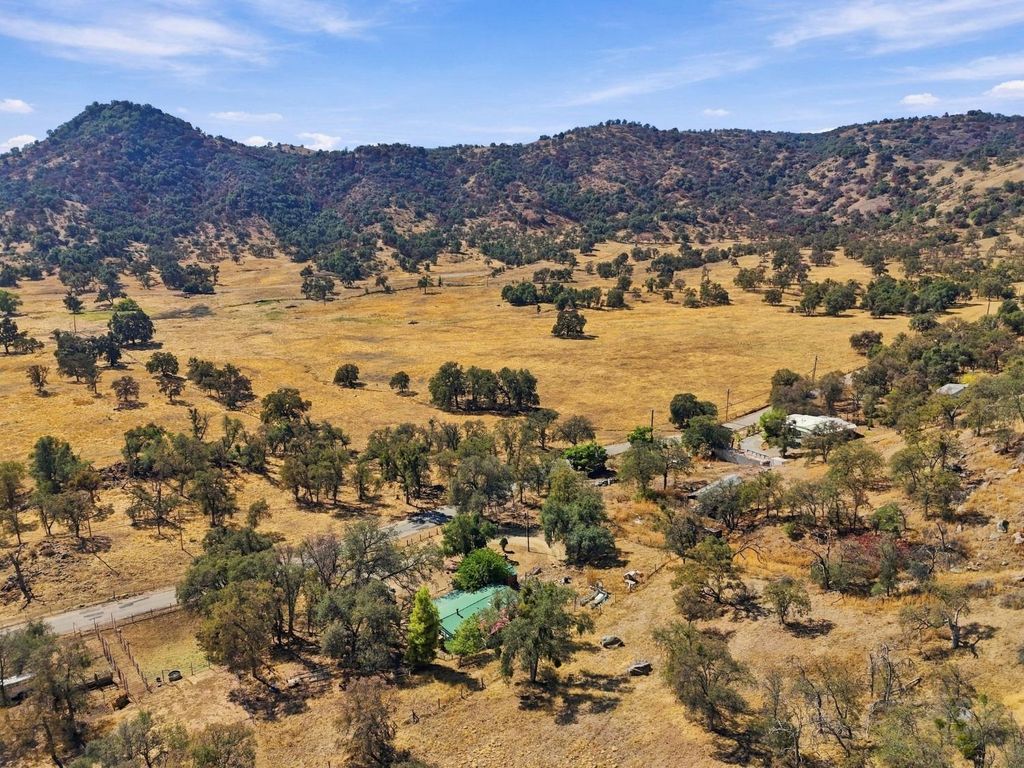 Image 46 of property listing at 38152 Ruth Hill Road, Yokuts Valley, CA 93675