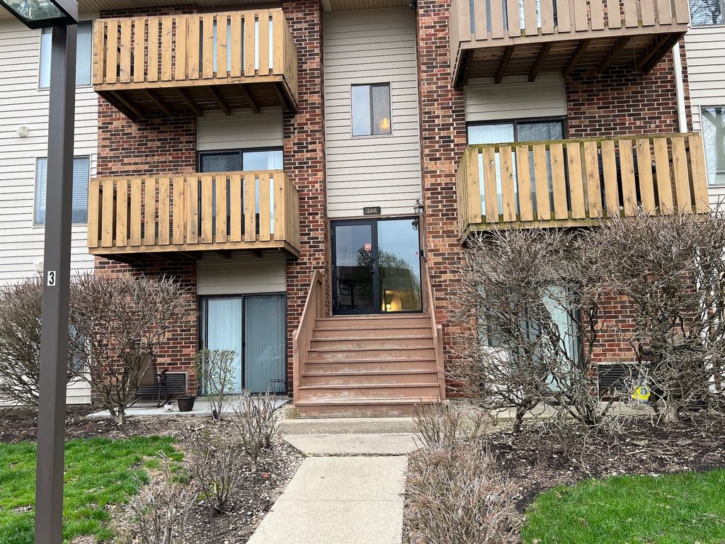 746 Prescott Drive 205, Roselle, IL 60172