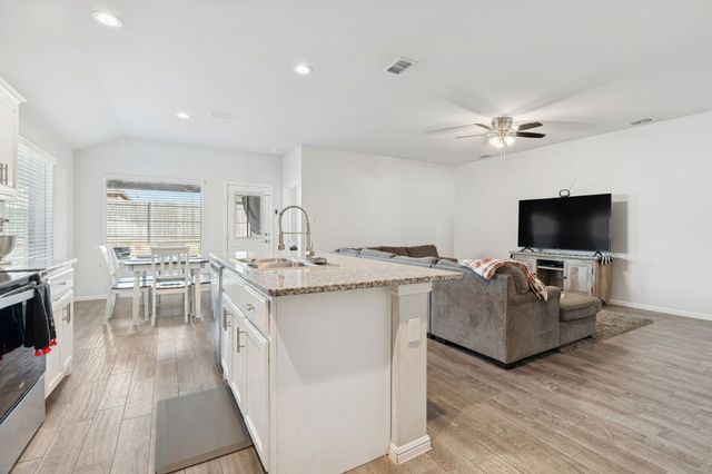 421 Houndstooth Drive, Fort Worth, TX 76131