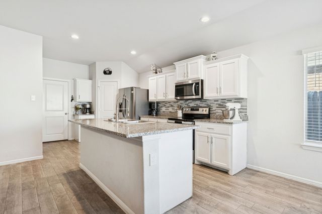 421 Houndstooth Drive, Fort Worth, TX 76131