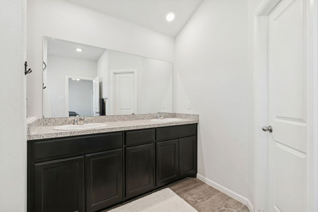 421 Houndstooth Drive, Fort Worth, TX 76131