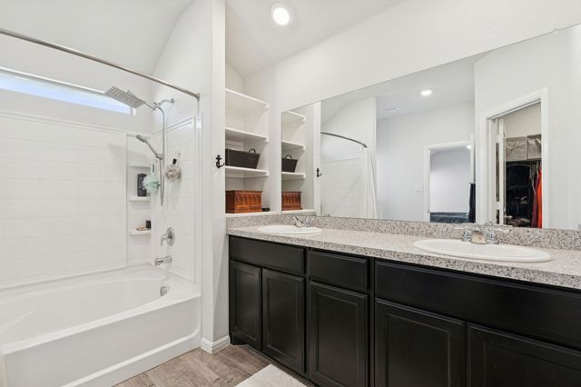 421 Houndstooth Drive, Fort Worth, TX 76131