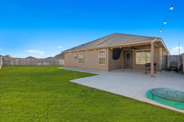 421 Houndstooth Drive, Fort Worth, TX 76131