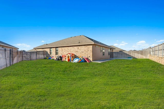 421 Houndstooth Drive, Fort Worth, TX 76131