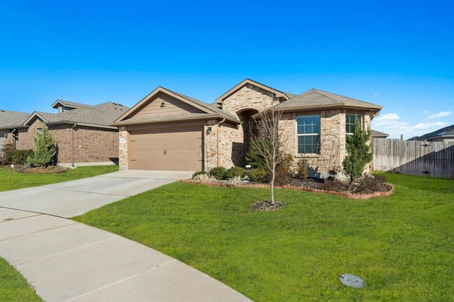 421 Houndstooth Drive, Fort Worth, TX 76131