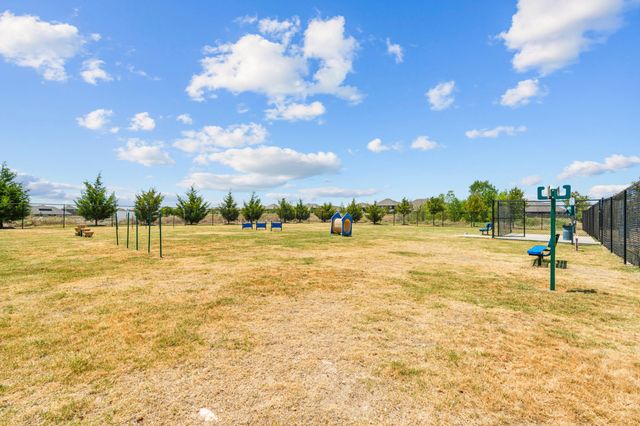 421 Houndstooth Drive, Fort Worth, TX 76131