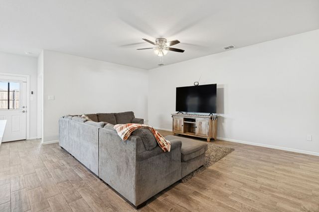 421 Houndstooth Drive, Fort Worth, TX 76131