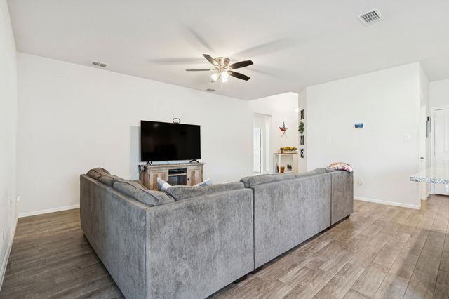 421 Houndstooth Drive, Fort Worth, TX 76131