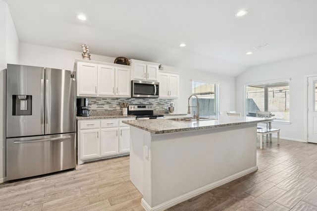 421 Houndstooth Drive, Fort Worth, TX 76131