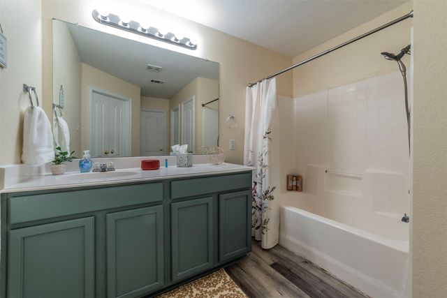 421 Oxford Street, Burleson, TX 76028