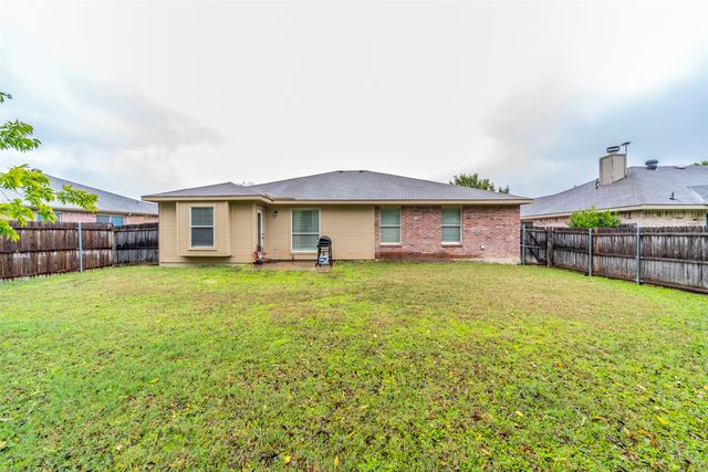 421 Oxford Street, Burleson, TX 76028