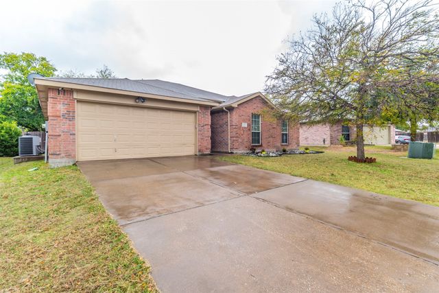 421 Oxford Street, Burleson, TX 76028