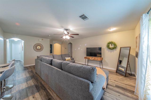 421 Oxford Street, Burleson, TX 76028