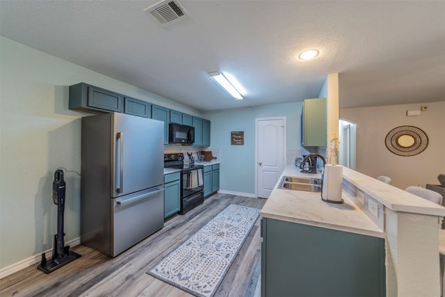 421 Oxford Street, Burleson, TX 76028