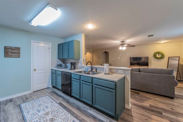 421 Oxford Street, Burleson, TX 76028