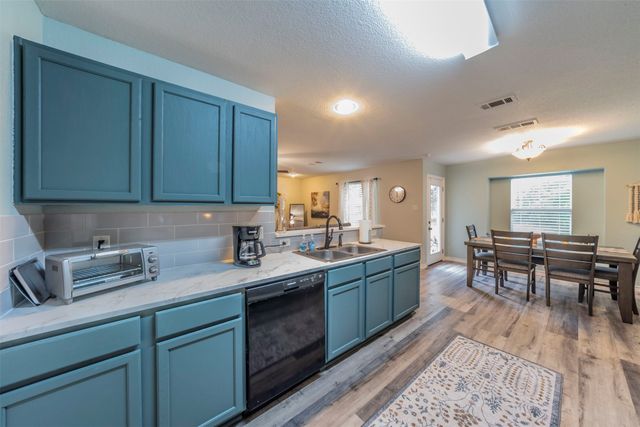 421 Oxford Street, Burleson, TX 76028