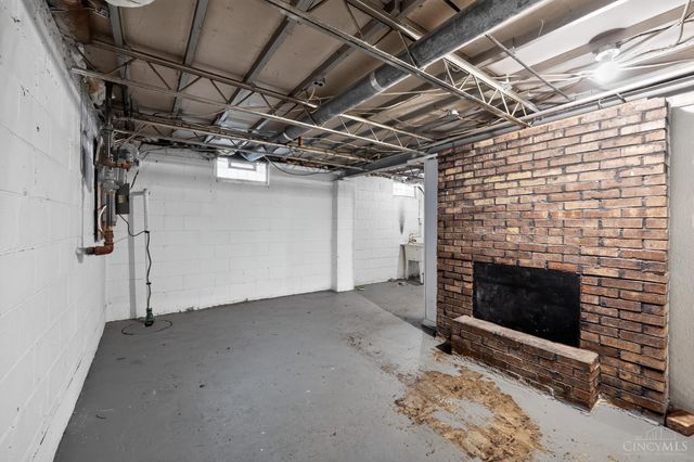 1910 Ashbrook Drive, Cincinnati, OH 45238