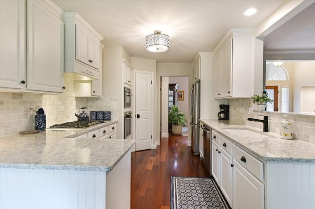 9225 Edwardson LN, Austin, TX 78749