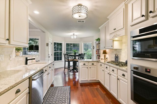 9225 Edwardson LN, Austin, TX 78749