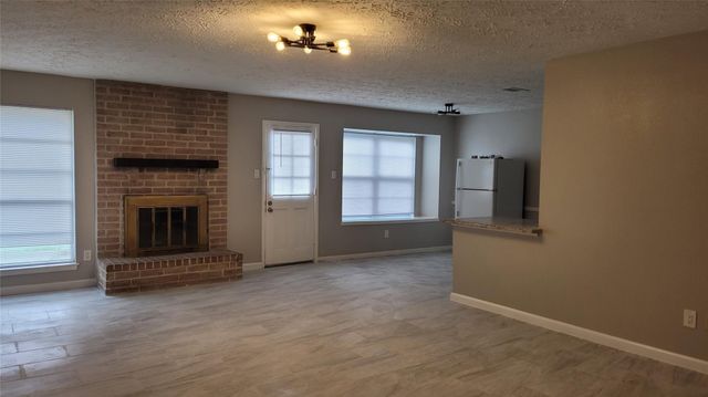 16818 Dutch Ridge Drive, Sugar Land, TX 77498