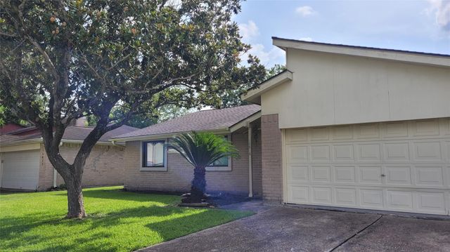 16818 Dutch Ridge Drive, Sugar Land, TX 77498