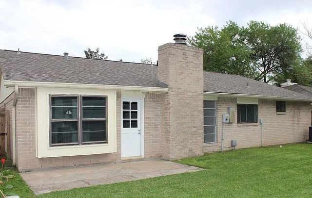 16818 Dutch Ridge Drive, Sugar Land, TX 77498