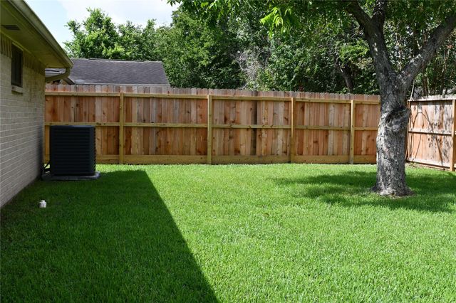 16818 Dutch Ridge Drive, Sugar Land, TX 77498