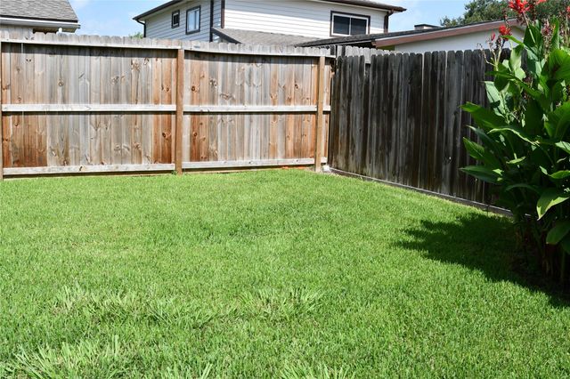 16818 Dutch Ridge Drive, Sugar Land, TX 77498