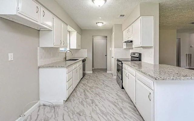 16818 Dutch Ridge Drive, Sugar Land, TX 77498