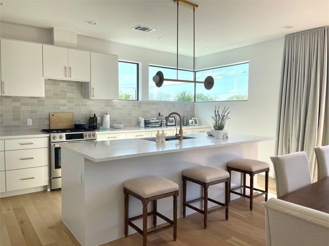 3406 E 17th ST 12, Austin, TX 78721