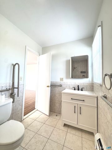 93 New Canaan Avenue 1A, Norwalk, CT 06850