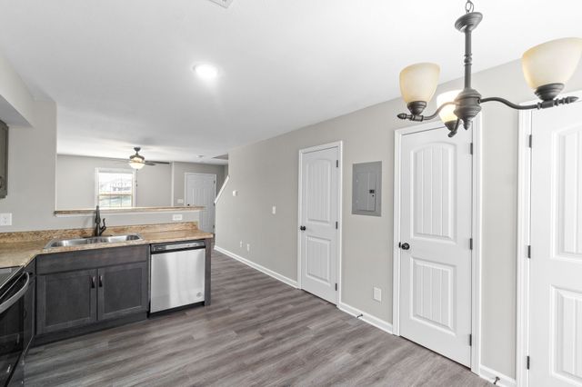 491 Palmer Dr Apt C, Clarksville, TN 37040