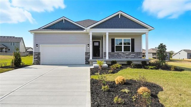 304 Lake Meadows Drive, Smithville, MO 64089